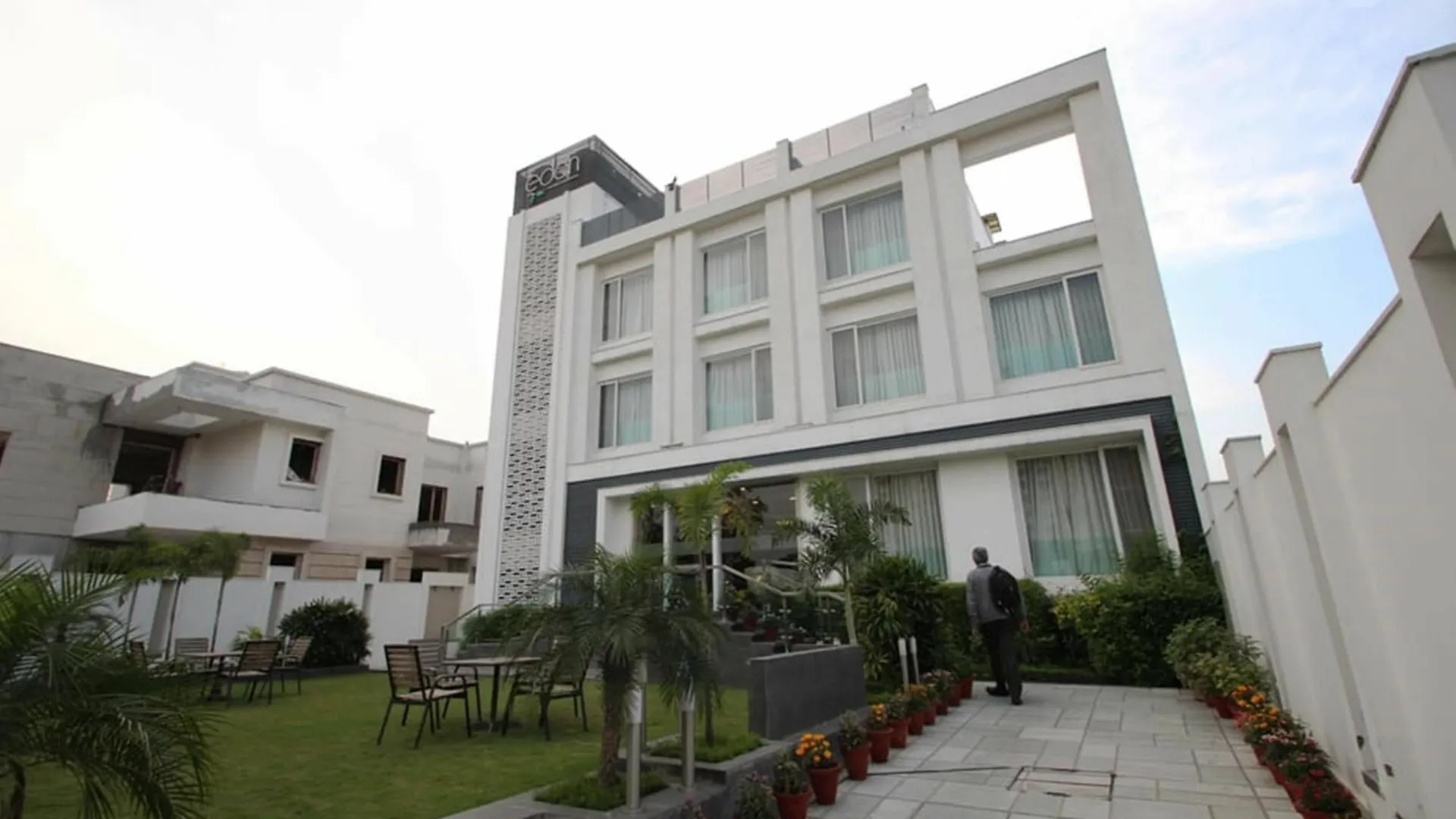 Treebo Premium Eden Residency Hotel Gurgaon 4*,