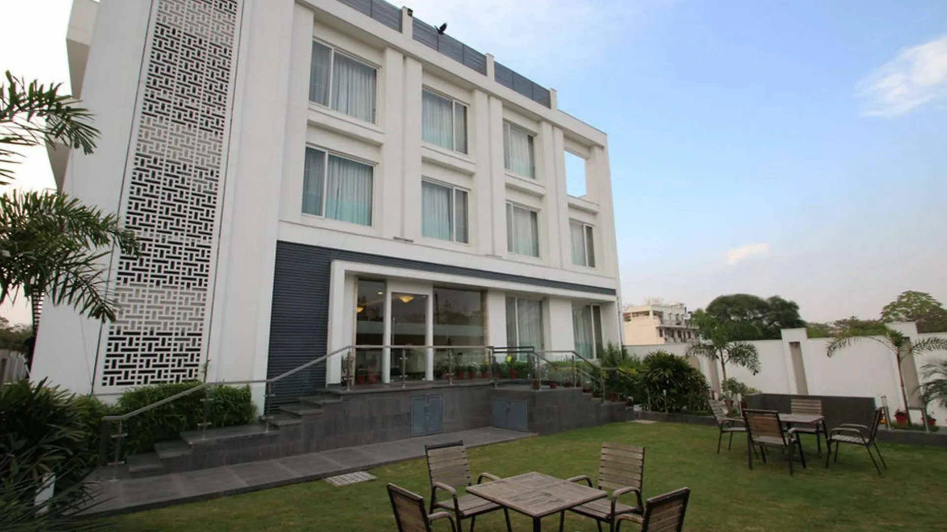 Treebo Premium Eden Residency Hotel Gurgaon