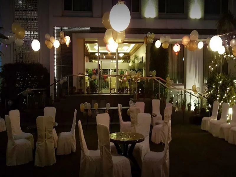 ****  Treebo Premium Eden Residency Hotel Gurgaon India